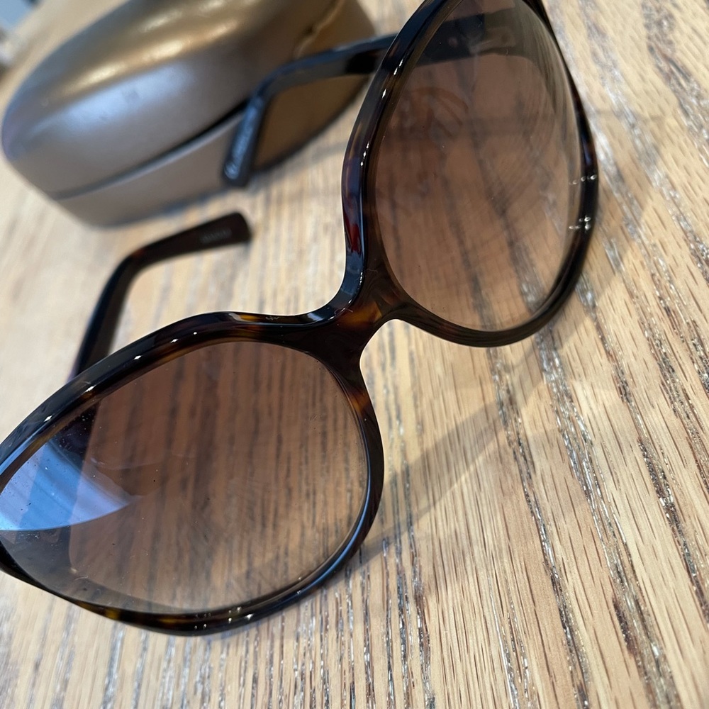 *Authentic* Gucci Round Frame Sunglasses